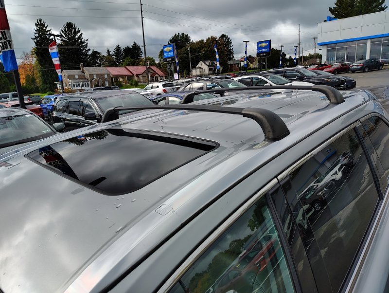Used 2018 Silver Toyota XLE image 9