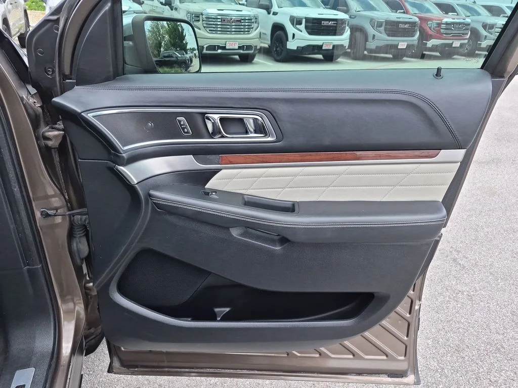 Used 2016 Brown Ford Platinum image 37