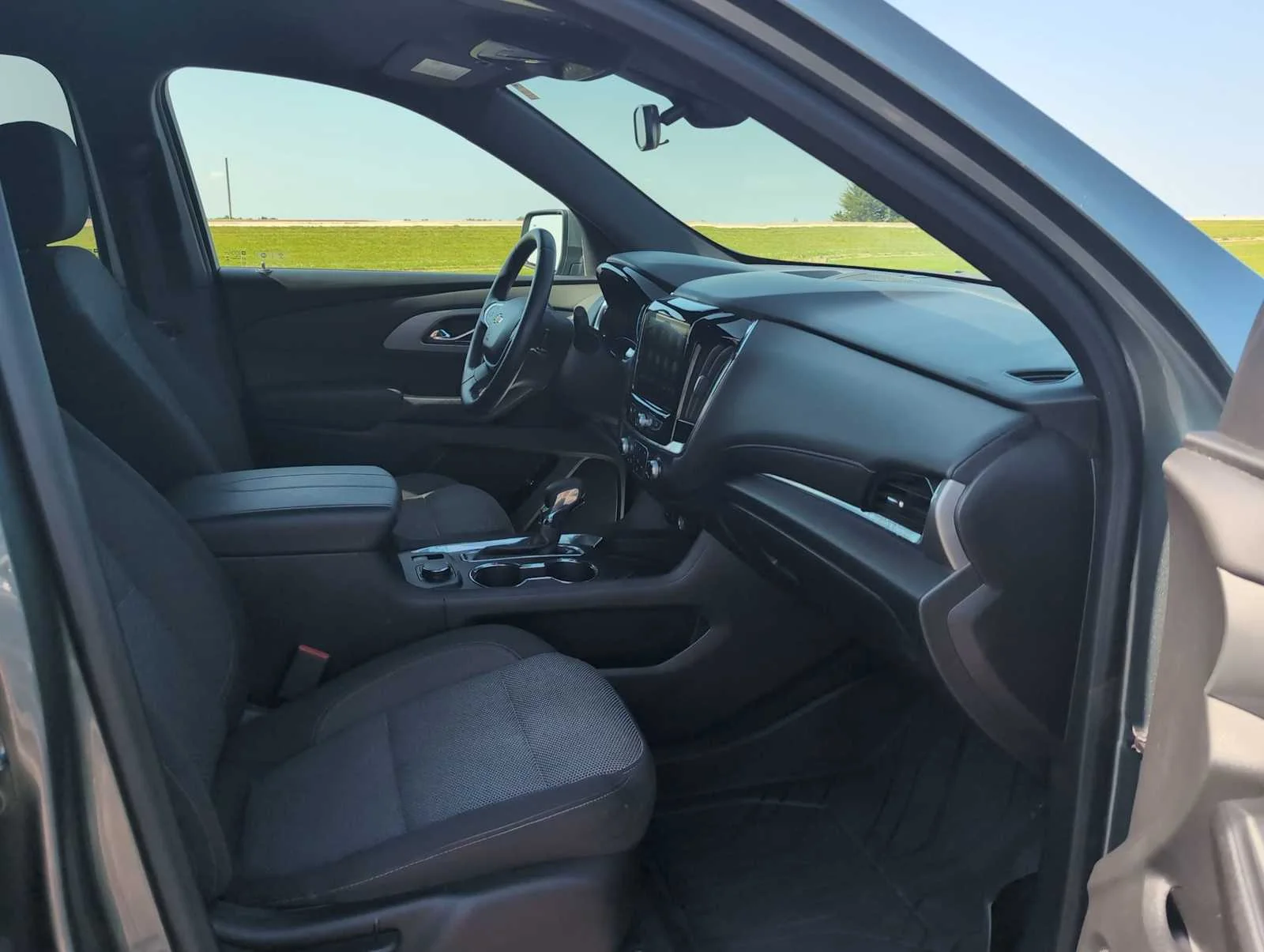 Used 2023 Silver Sage Metallic Chevrolet LT Cloth image 27