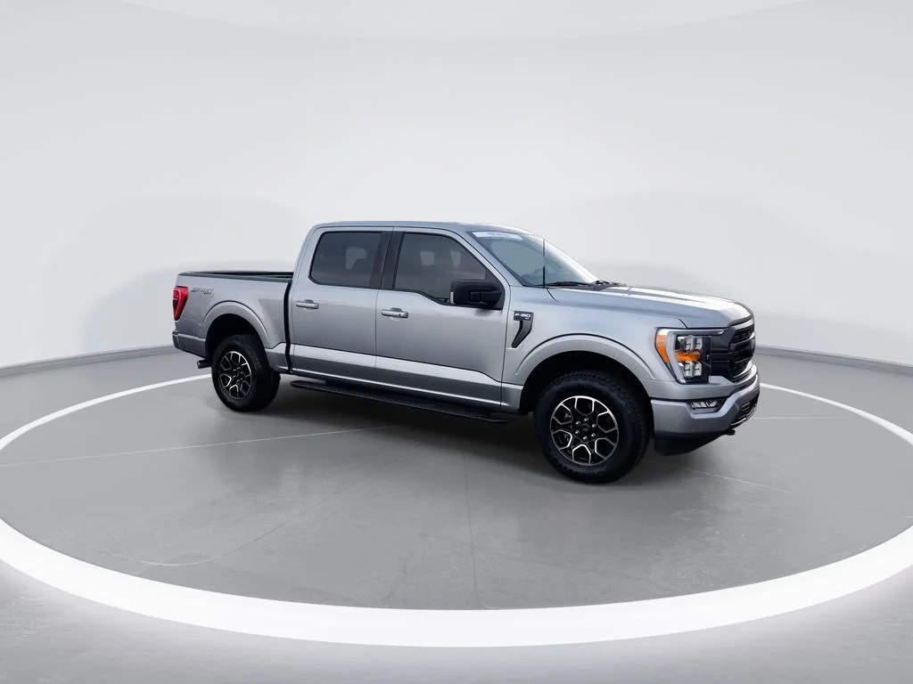 Used 2023 Silver Ford XLT image 2