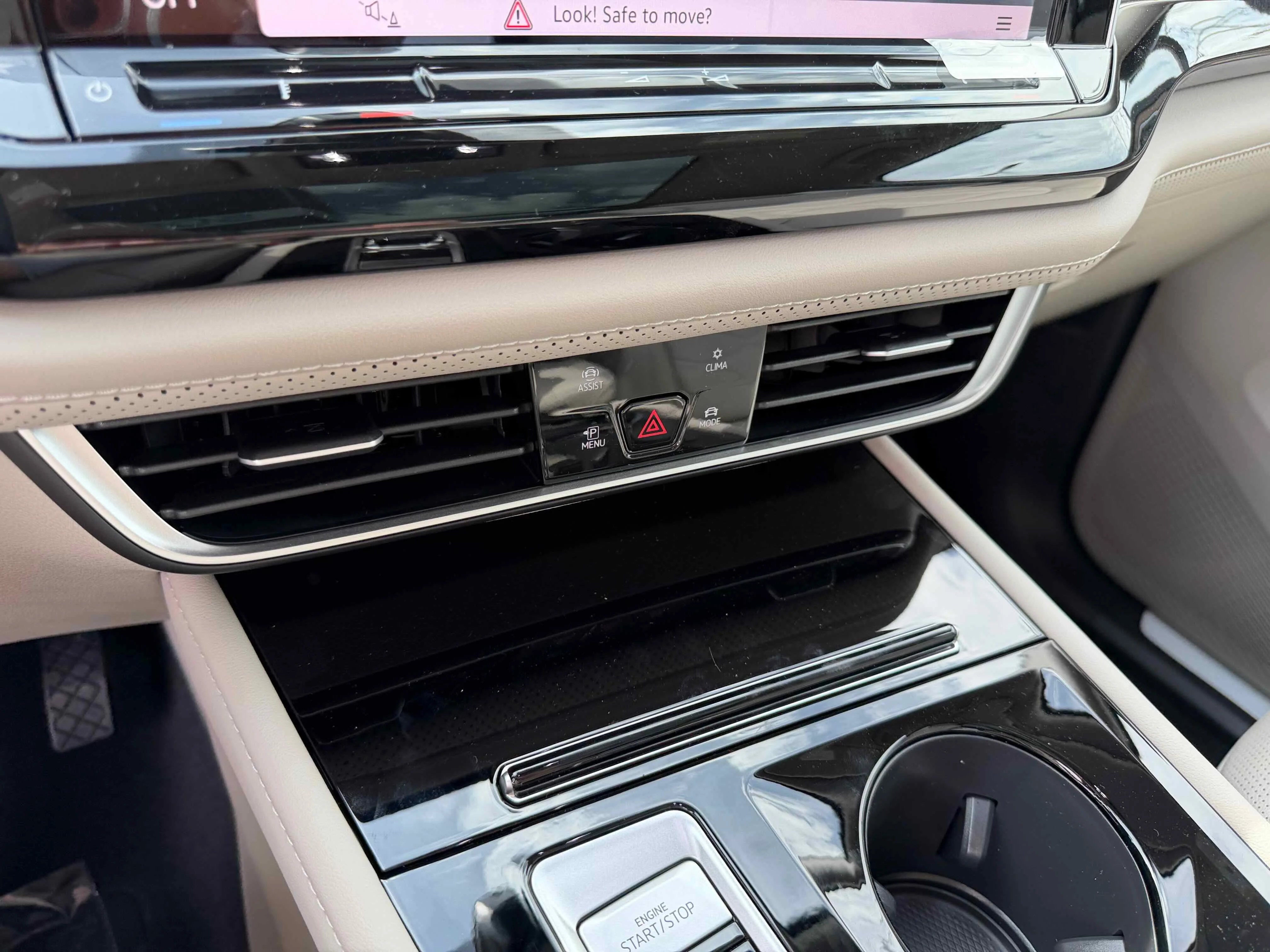 New 2026 Opal White Volkswagen 2.0T SE w/Technology image 23