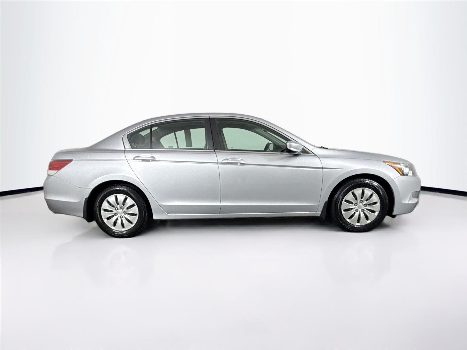 Used 2009 Alabaster Silver Metallic Honda LX image 9