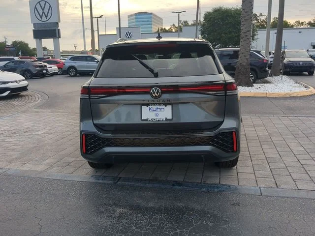2025 Volkswagen Tiguan SE R-LINE BLACK - Photo 5