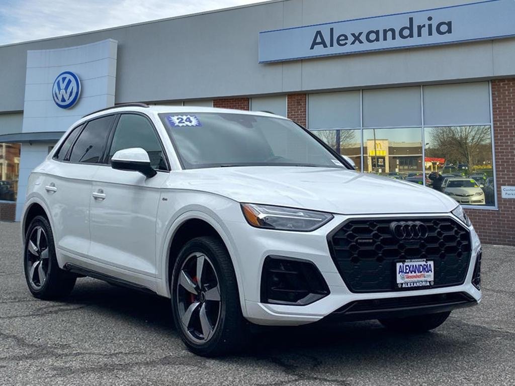 2024 Audi Q5 45 Premium Plus's photo