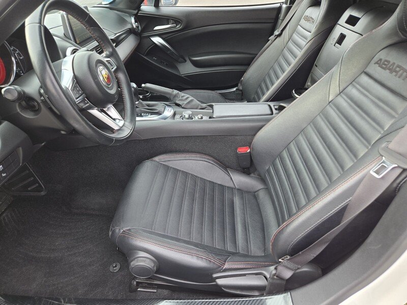 Used 2019 Pearl FIAT ABARTH CONVERTIBLE image 10