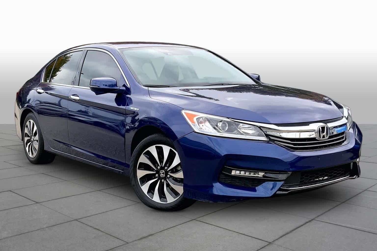 Used 2017 Blue Sky Metallic Honda  image 3