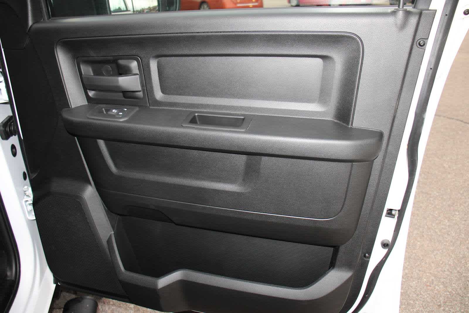 2025 RAM 3500 Tradesman - Photo 41