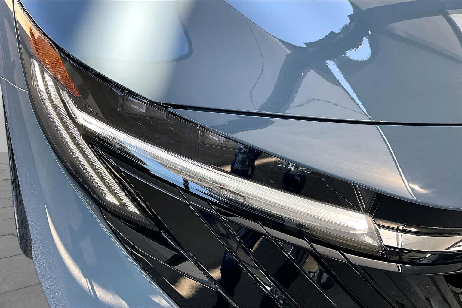 New 2026 Atlantic Gray Metallic / Super Black Two-tone Nissan SR image 18