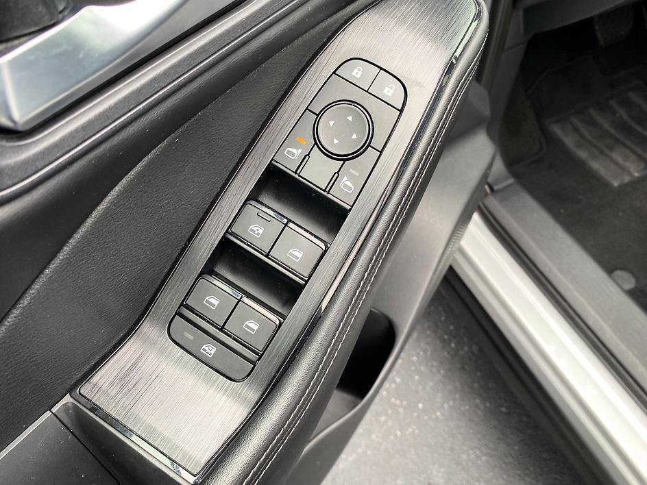 Used 2022 Brilliant Silver Metallic Nissan SV image 10