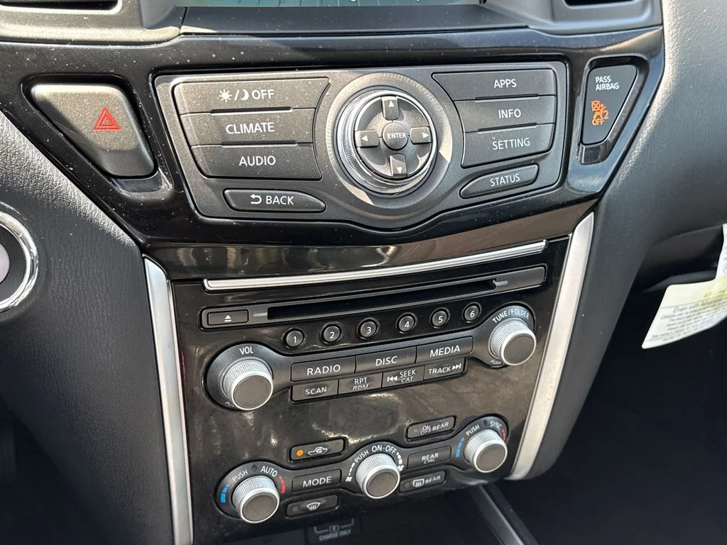 Used 2020 Glacier White Nissan S image 25
