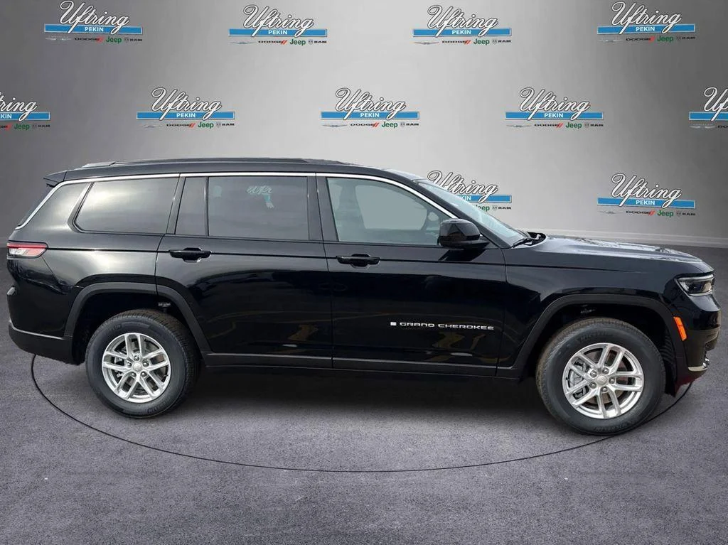 New 2026 Diamond Black Crystal Pearlcoat Jeep Laredo X image 2