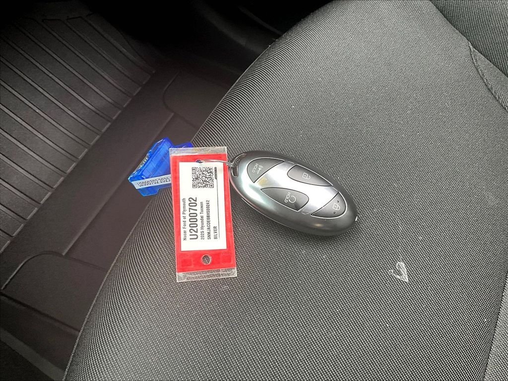 Used 2025 Shimmering Silver Hyundai SE image 30