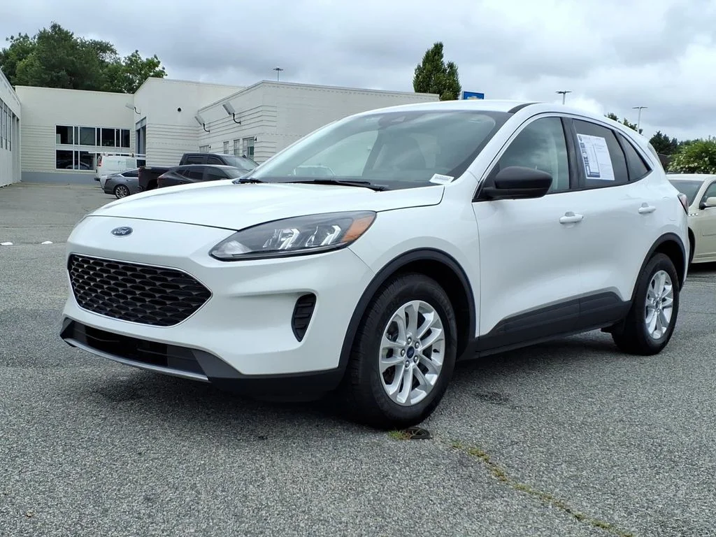 Used 2022 White Ford SE image 25