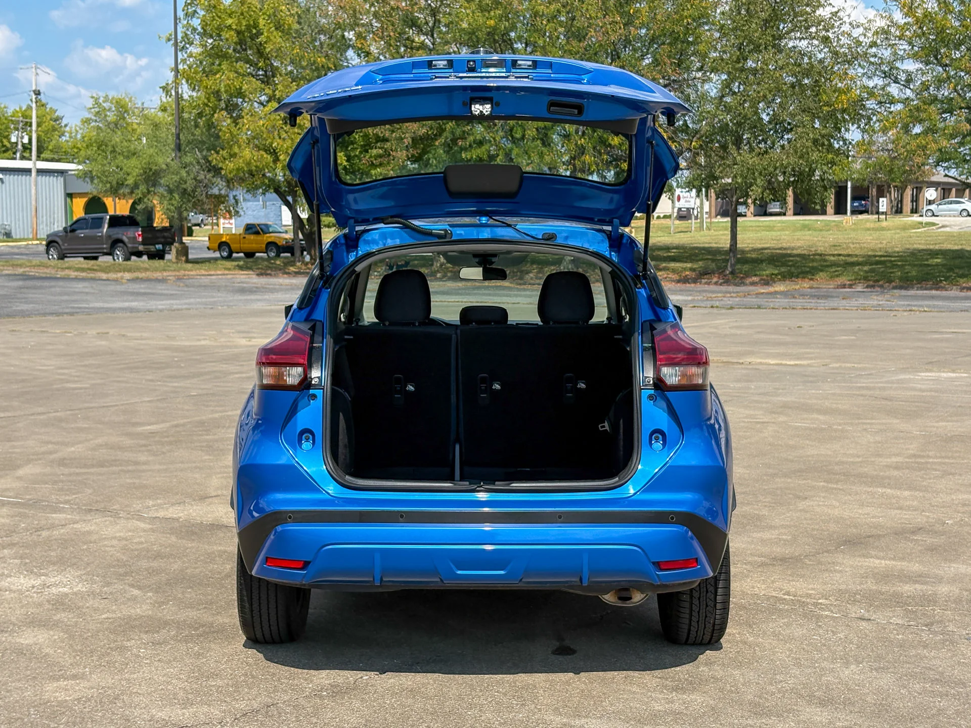 Used 2021 Blue Nissan S image 32
