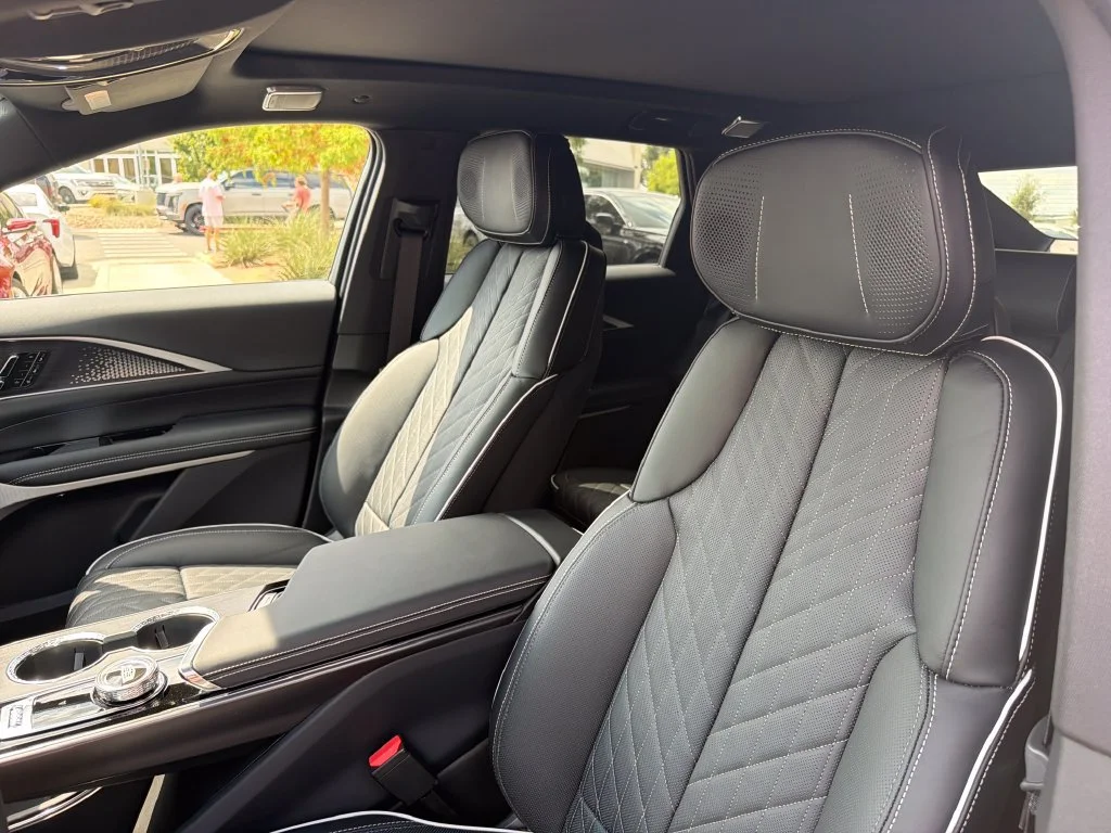 2027 Cadillac LYRIQ Signature Luxury - Photo 18