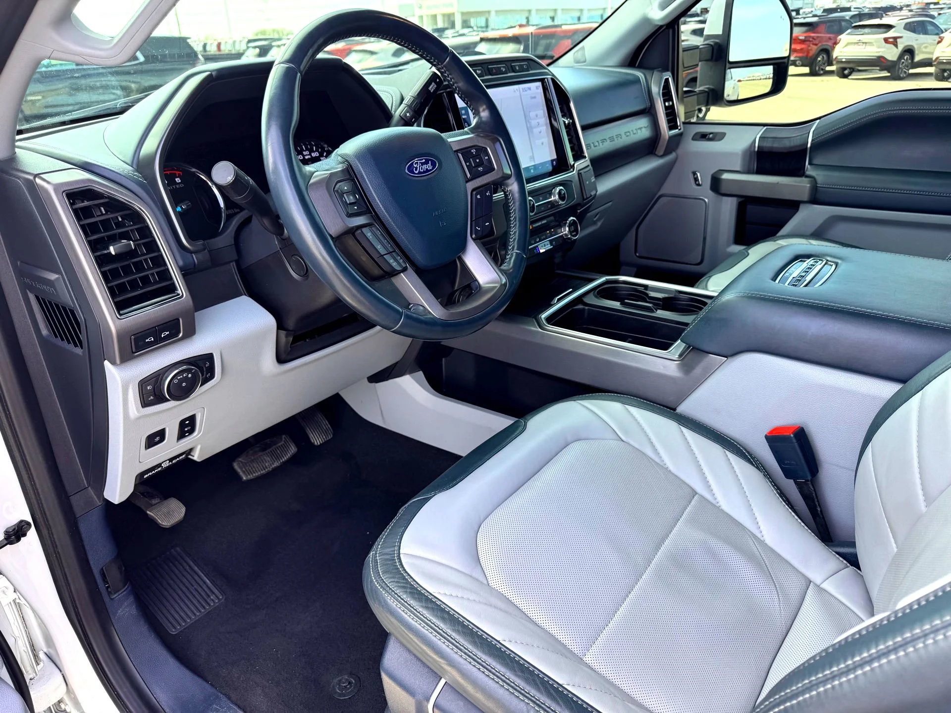 Used 2022  Ford Limited image 14