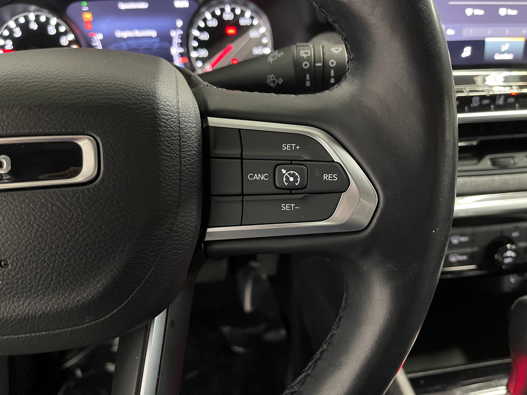 Used 2022 Silver Jeep Latitude Lux image 27