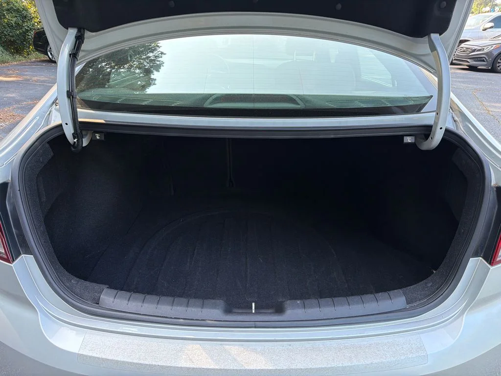 Used 2019 Silver Hyundai Sport image 18