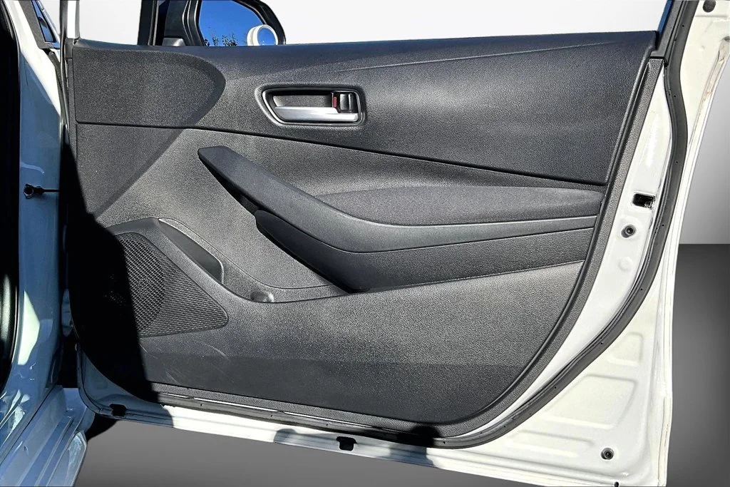 Used 2020 White Toyota LE image 32