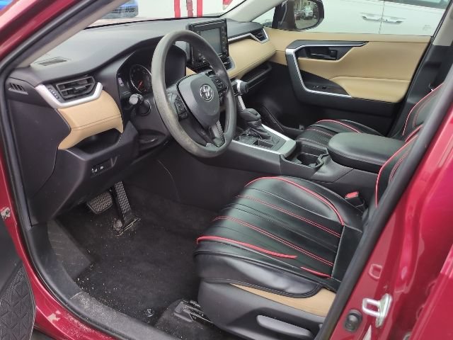 Used 2020 Pearl Toyota LE image 6