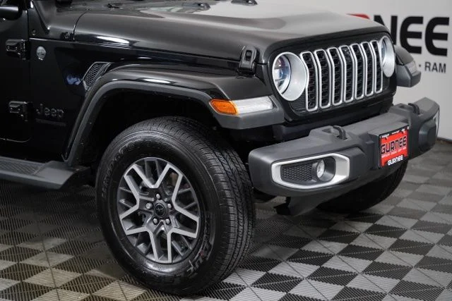 2025 Jeep Wrangler 4-Door Sahara - Photo 41