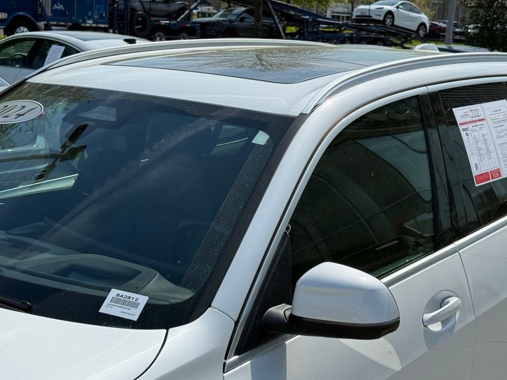 Used 2024 White BMW xDrive40i image 12