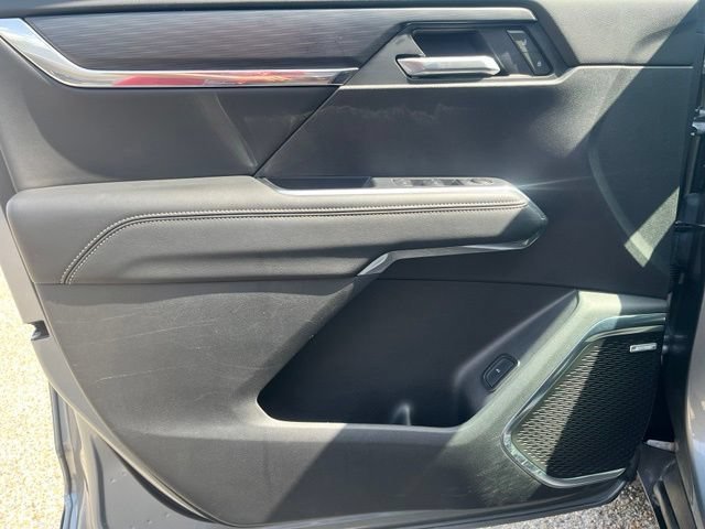 Used 2025 Sterling Metallic GMC Elevation image 27