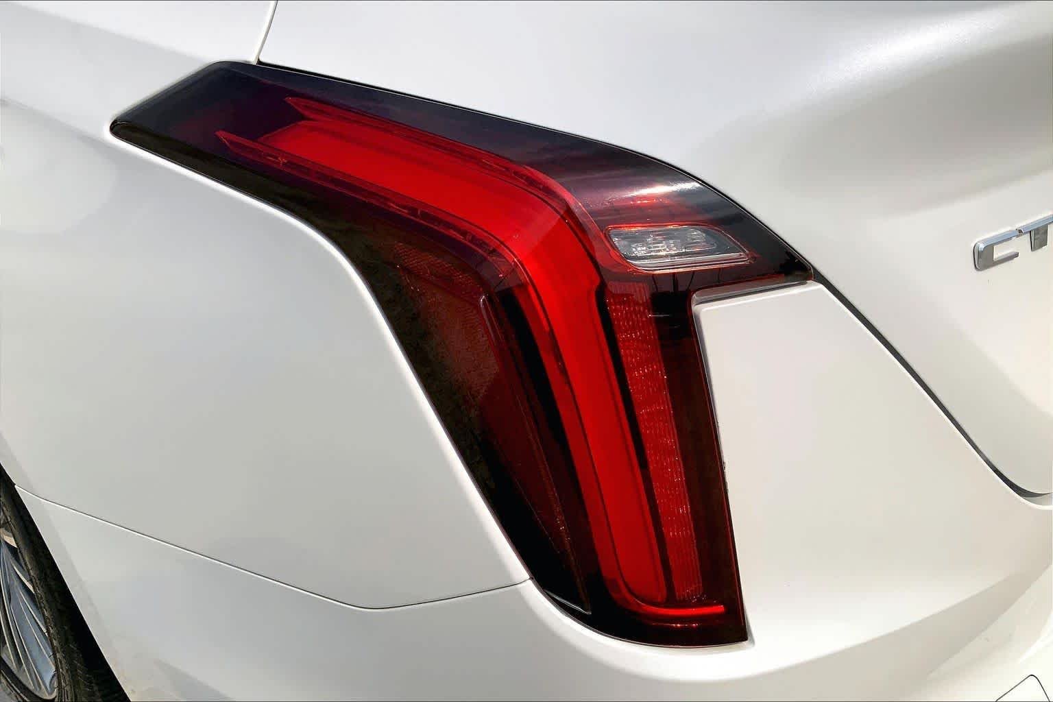 Used 2020 Crystal White Tricoat Cadillac Premium Luxury image 28