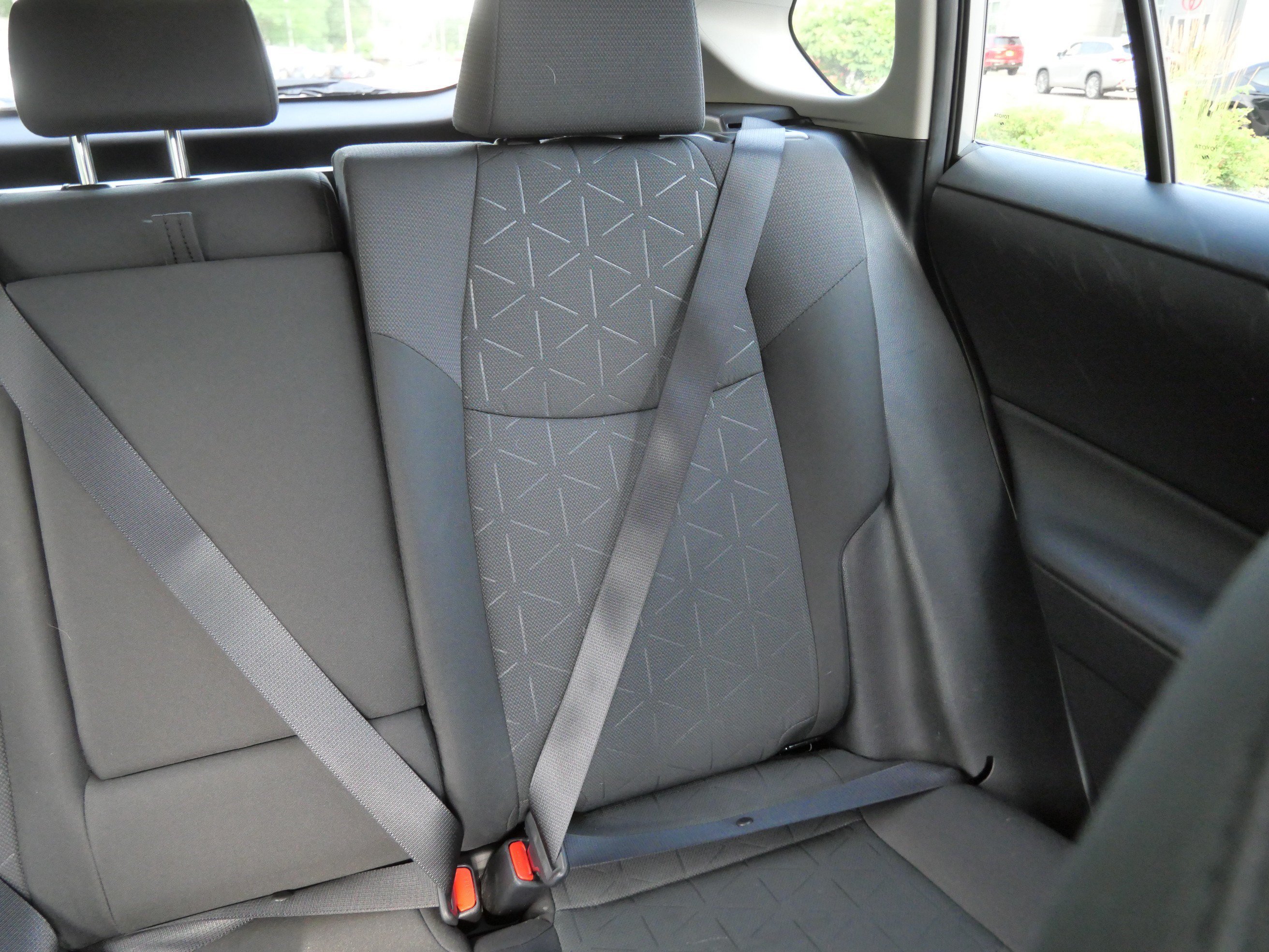 2024 Toyota RAV4 XLE - Photo 14
