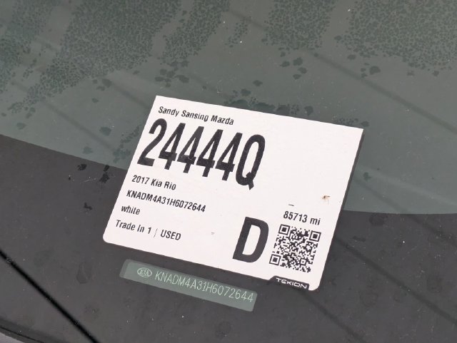 Used 2017 White Kia LX image 9