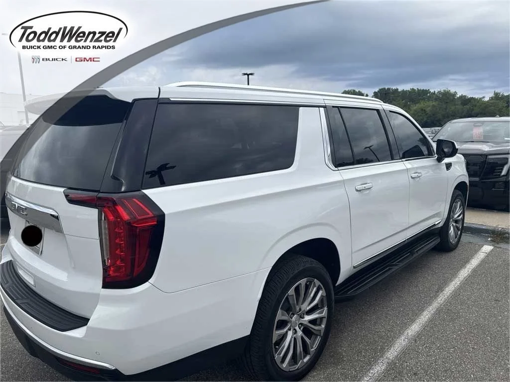 Used 2023 SUMMIT WHITE GMC SLT image 1