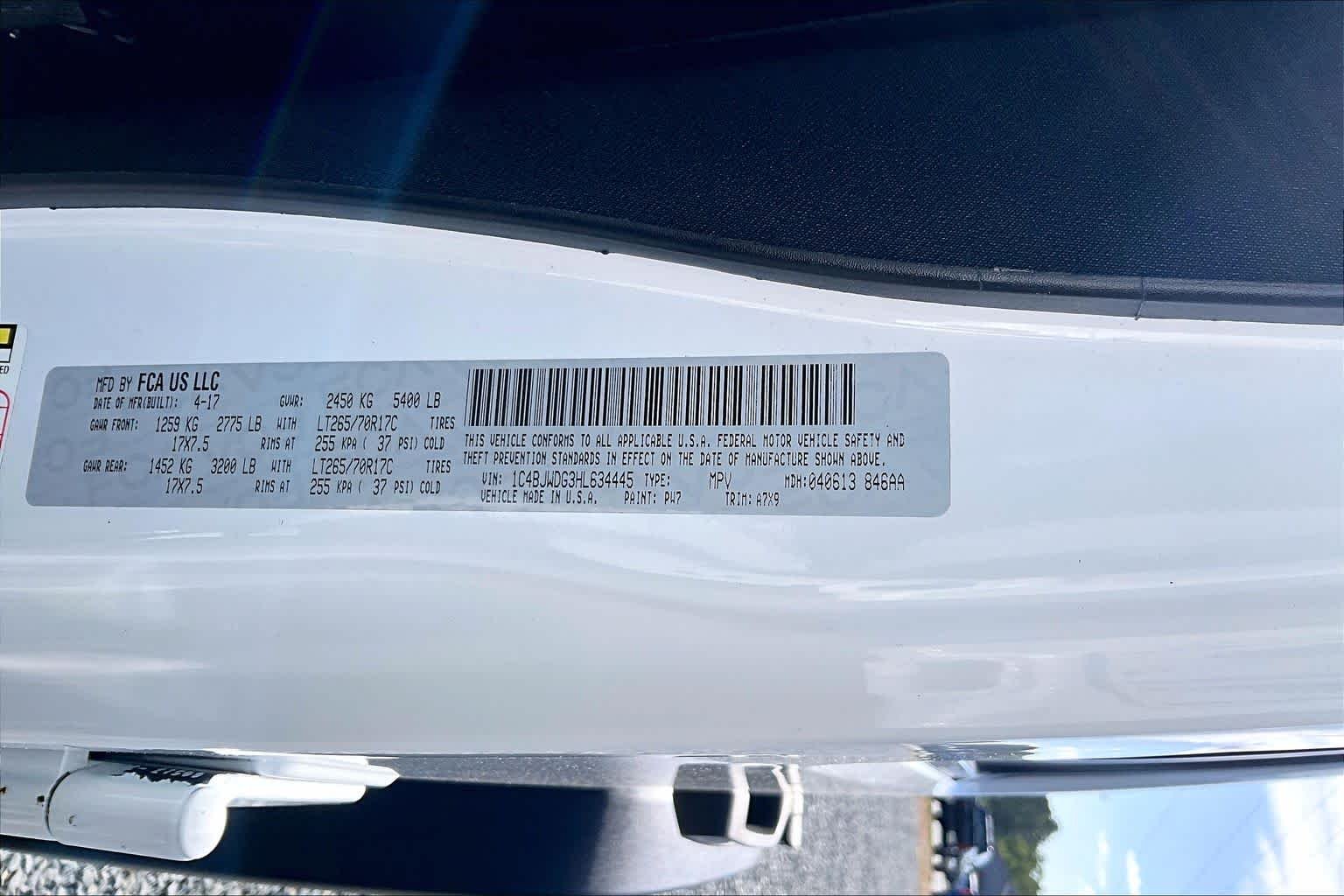 Used 2017 Bright White Clearcoat Jeep Sport image 37