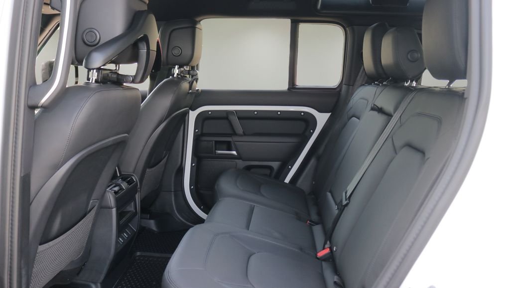 New 2026 Fuji White LAND ROVER X-Dynamic SE image 12