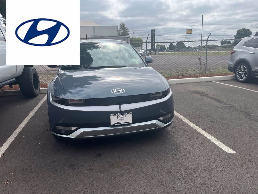 Used 2024 Green Hyundai SEL image 1