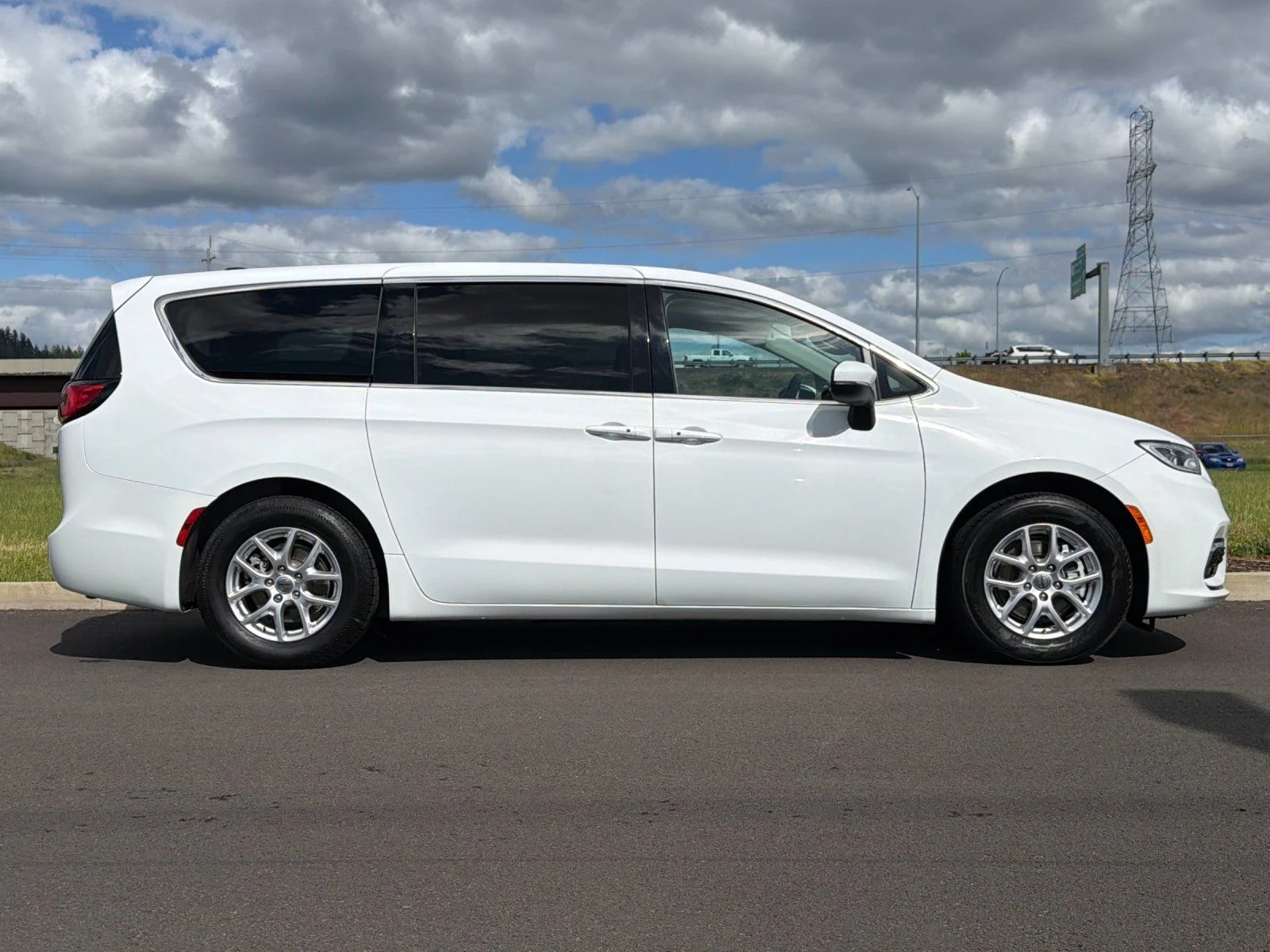 Used 2023 White Chrysler Touring L image 2