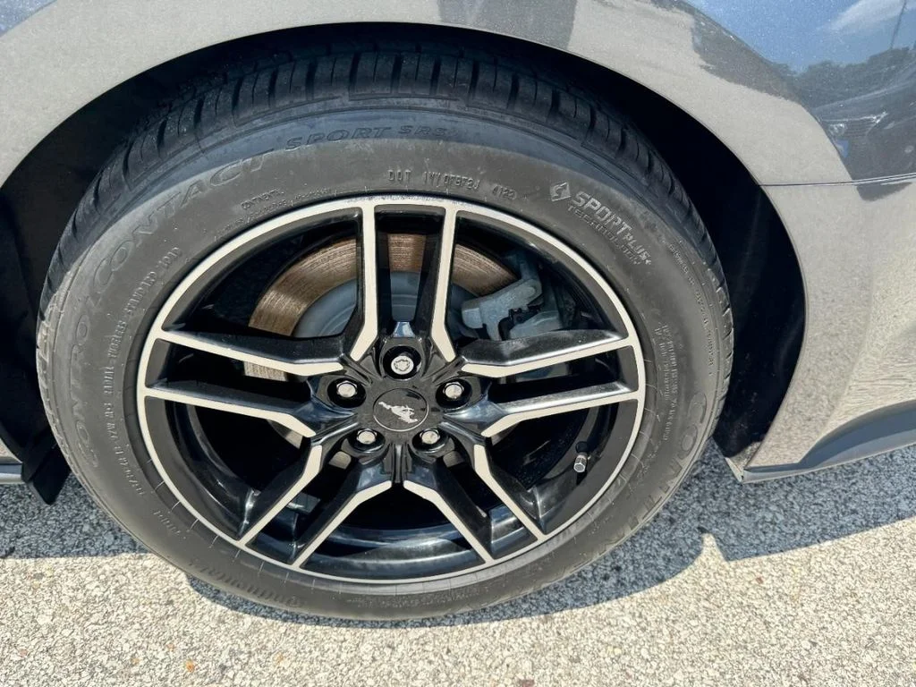 Used 2019 Magnetic Metallic Ford GT Premium image 7