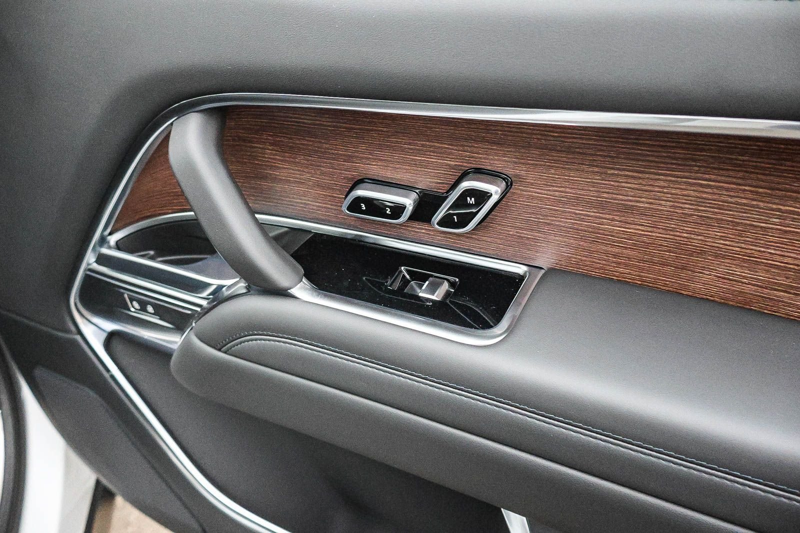2025 Land Rover Range Rover SE - Photo 18