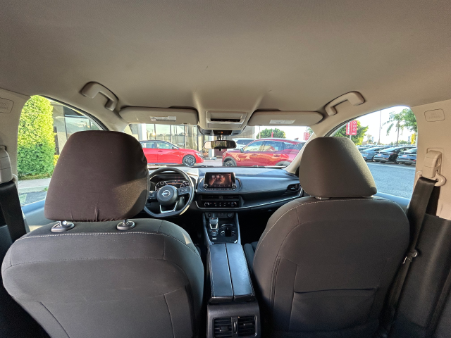 Used 2024 Silver Nissan S image 39