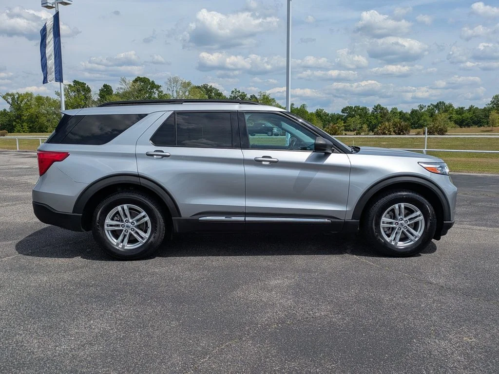 Used 2023 Silver Ford XLT image 4