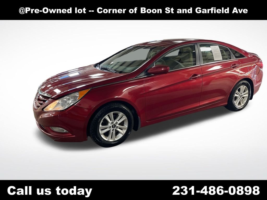 Used 2013 Red Hyundai GLS image 1