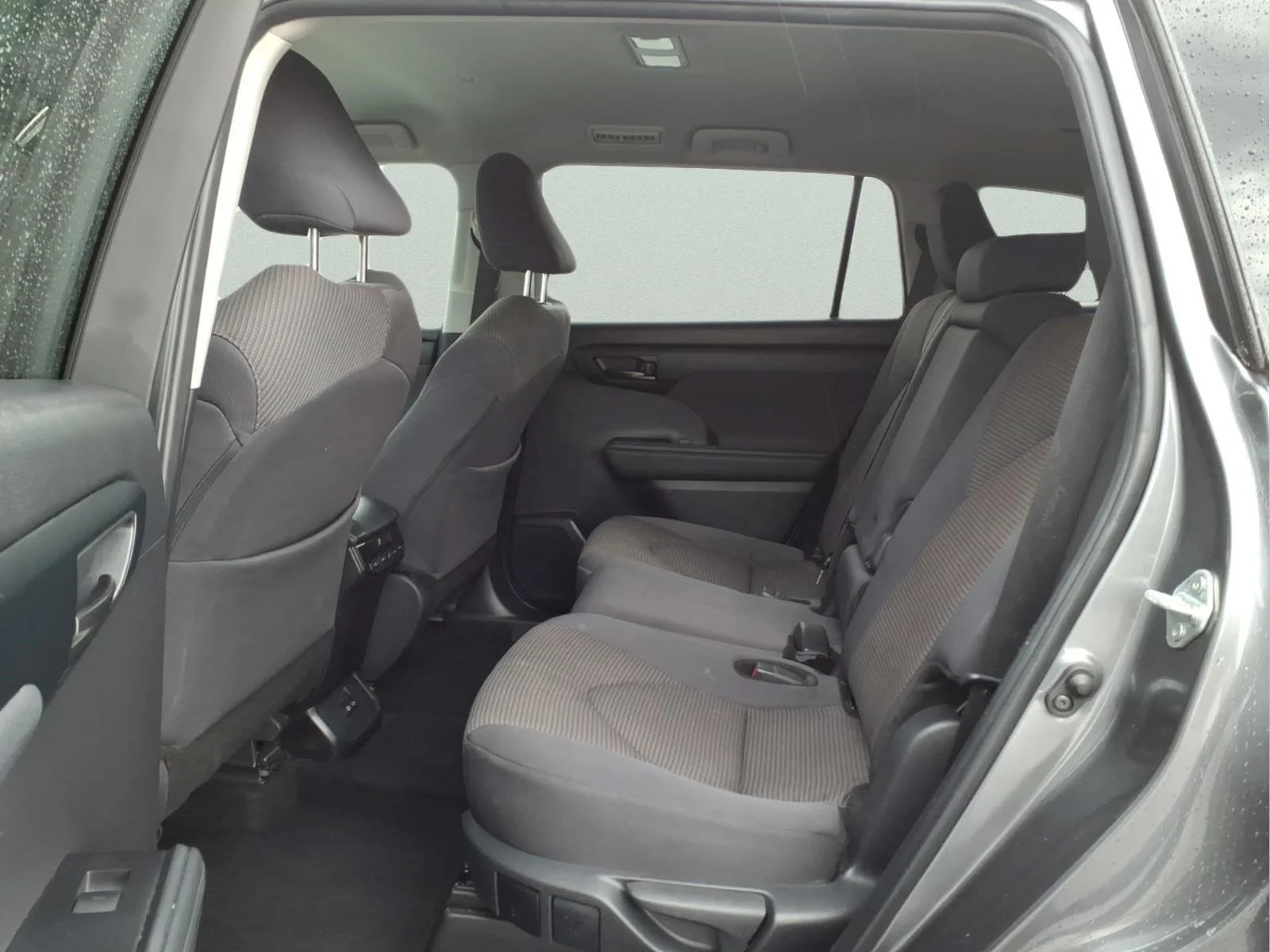 2024 Toyota Highlander LE - Photo 11