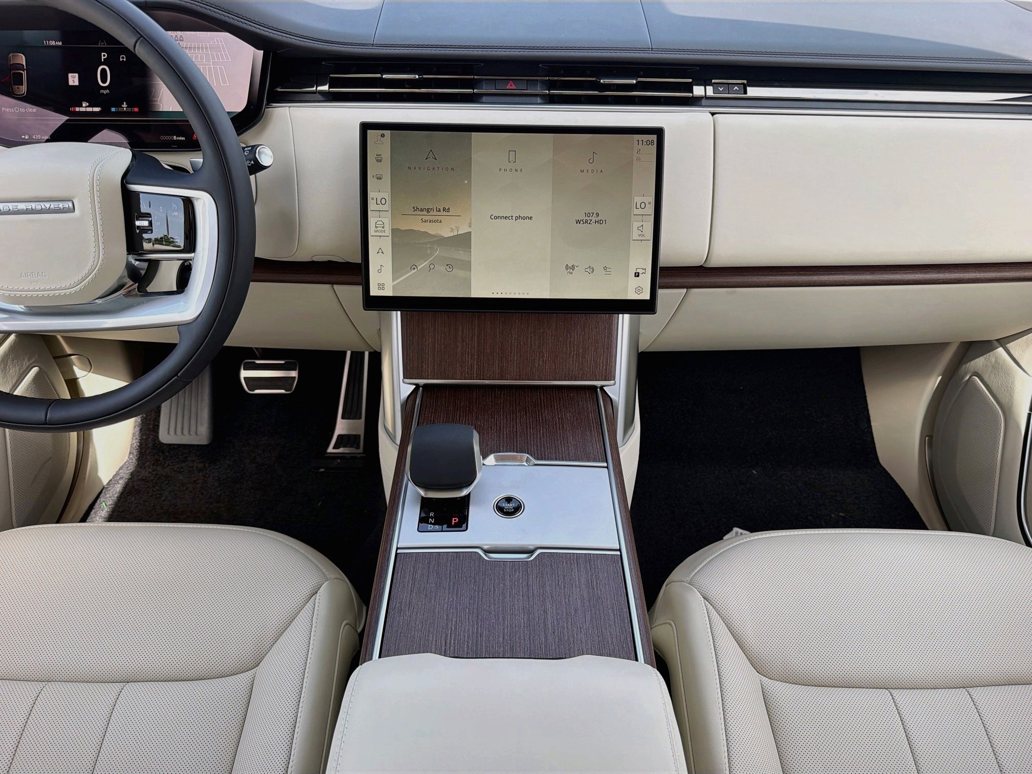 New 2026 Fuji White LAND ROVER SE 7 Seats image 20