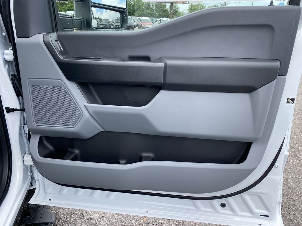 New 2025 Oxford White Ford F-350® XL image 27