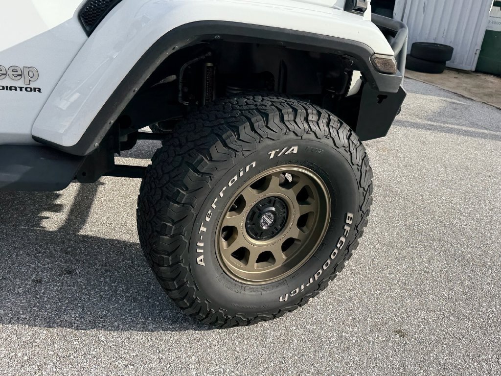 Used 2022 White Jeep Overland image 9