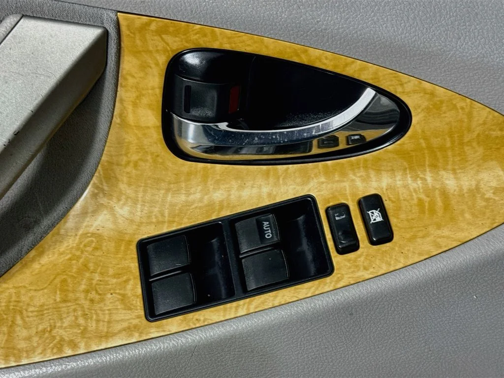 Used 2007 Silver Toyota XLE image 20