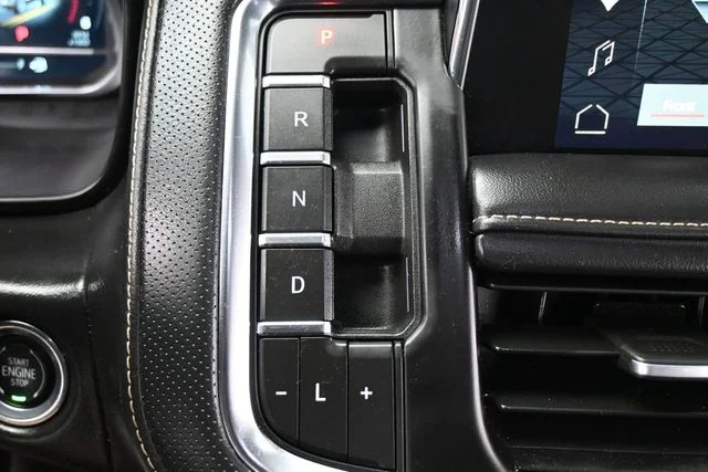 Used 2023 White GMC SLT image 24