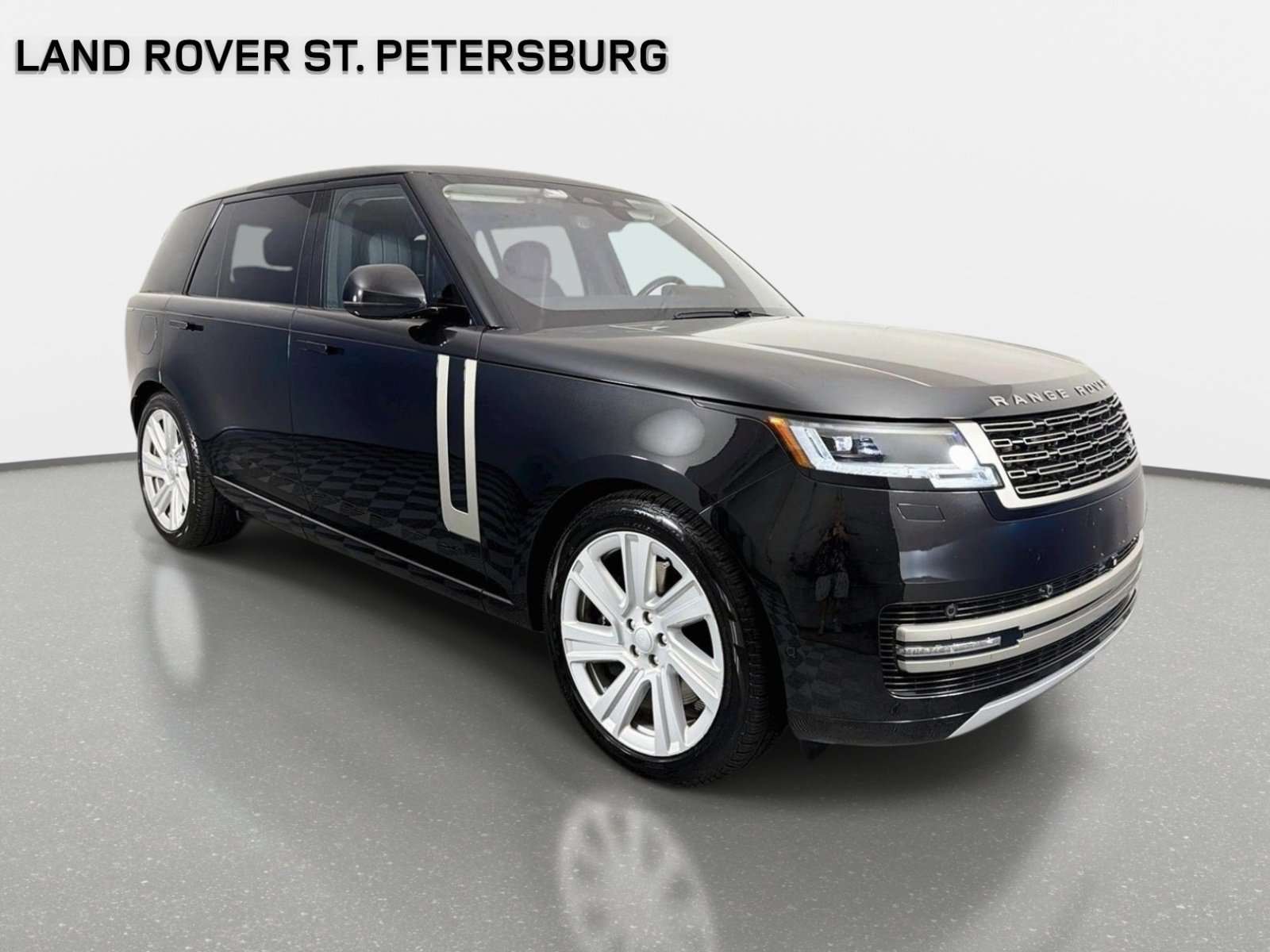 Used 2023 Santorini Black Metallic Land Rover SE image 3