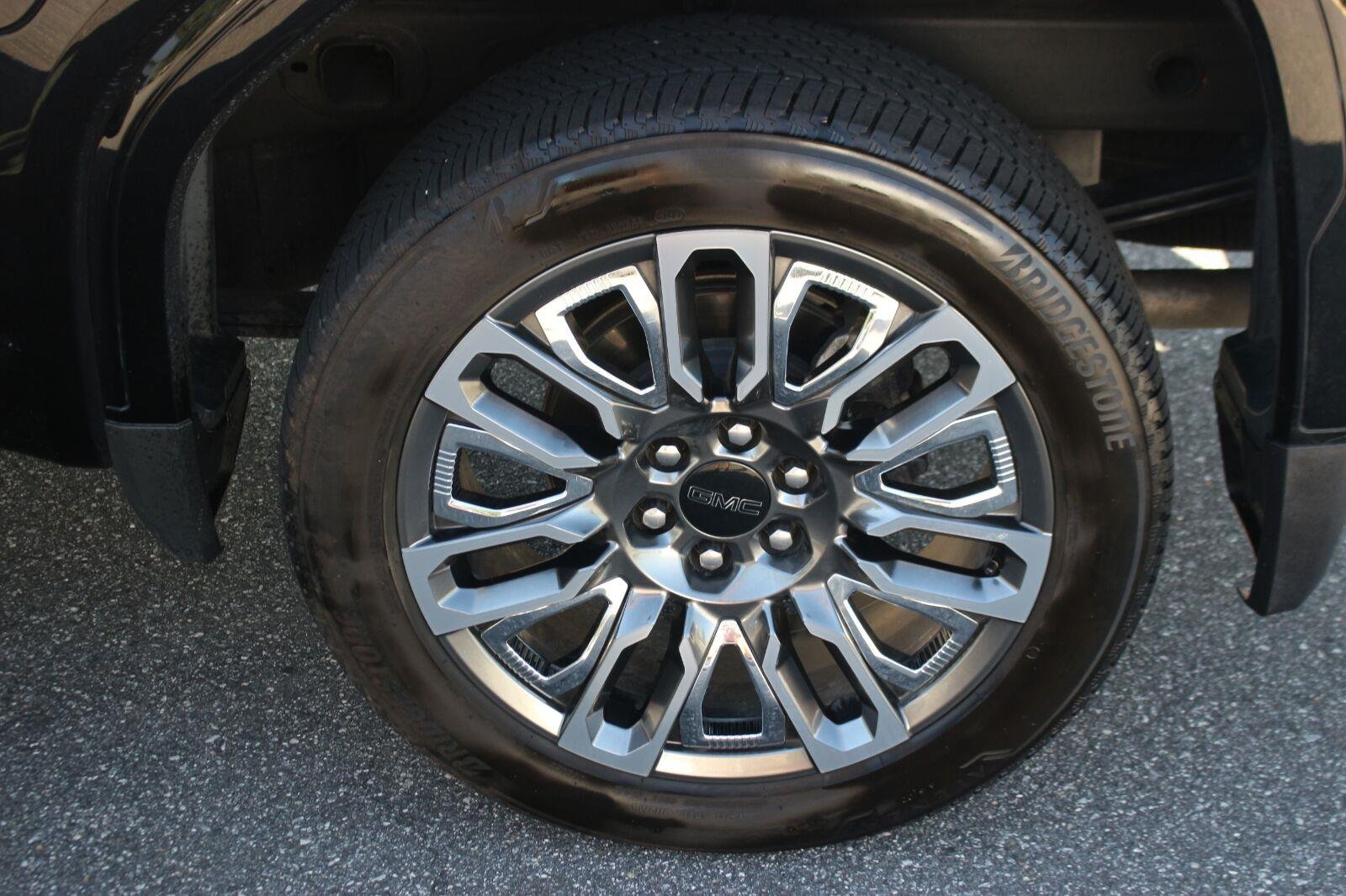 Used 2024 Onyx Black GMC Denali Ultimate image 40