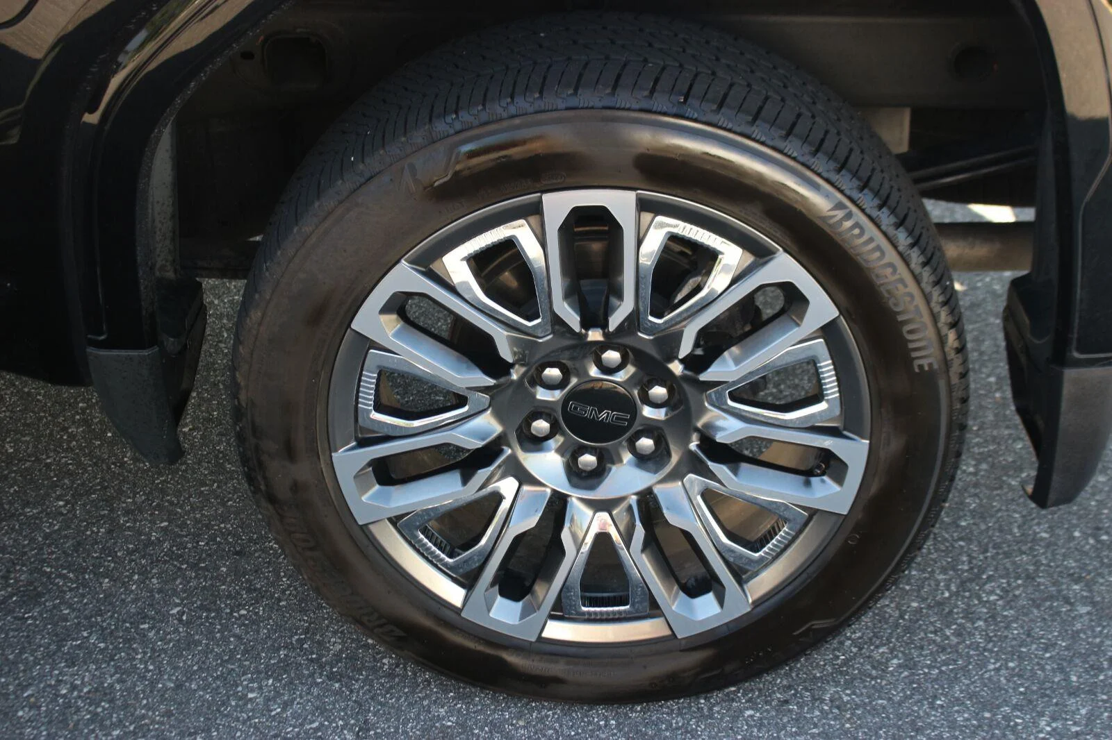 Used 2024 Onyx Black GMC Denali Ultimate image 40