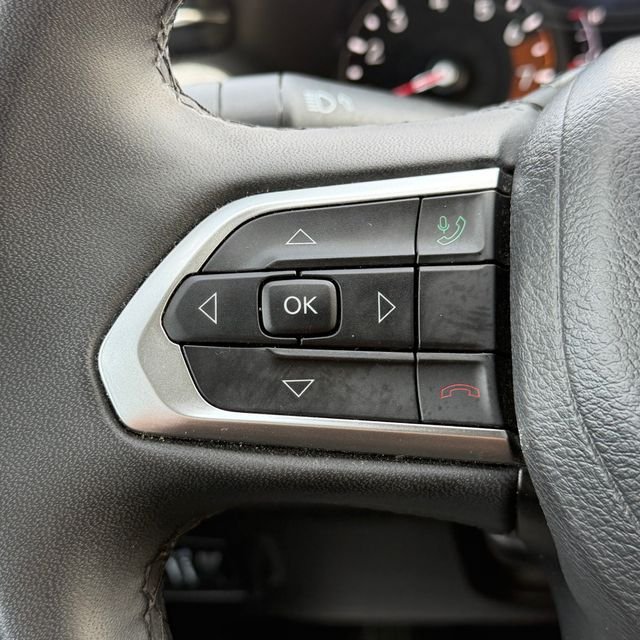 Used 2024 White Jeep Latitude image 17